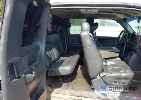 2000 Chevrolet Silverado 1500 Lt z USA, uszkodzony, nr VIN 1GCEK19T7YE271302